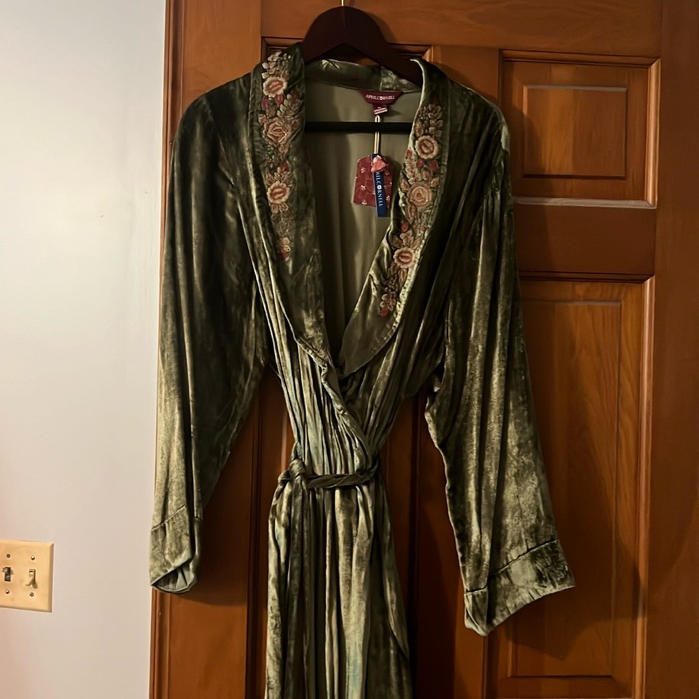 Brand New with Tags Into the Woods Robe by April Cornell XL